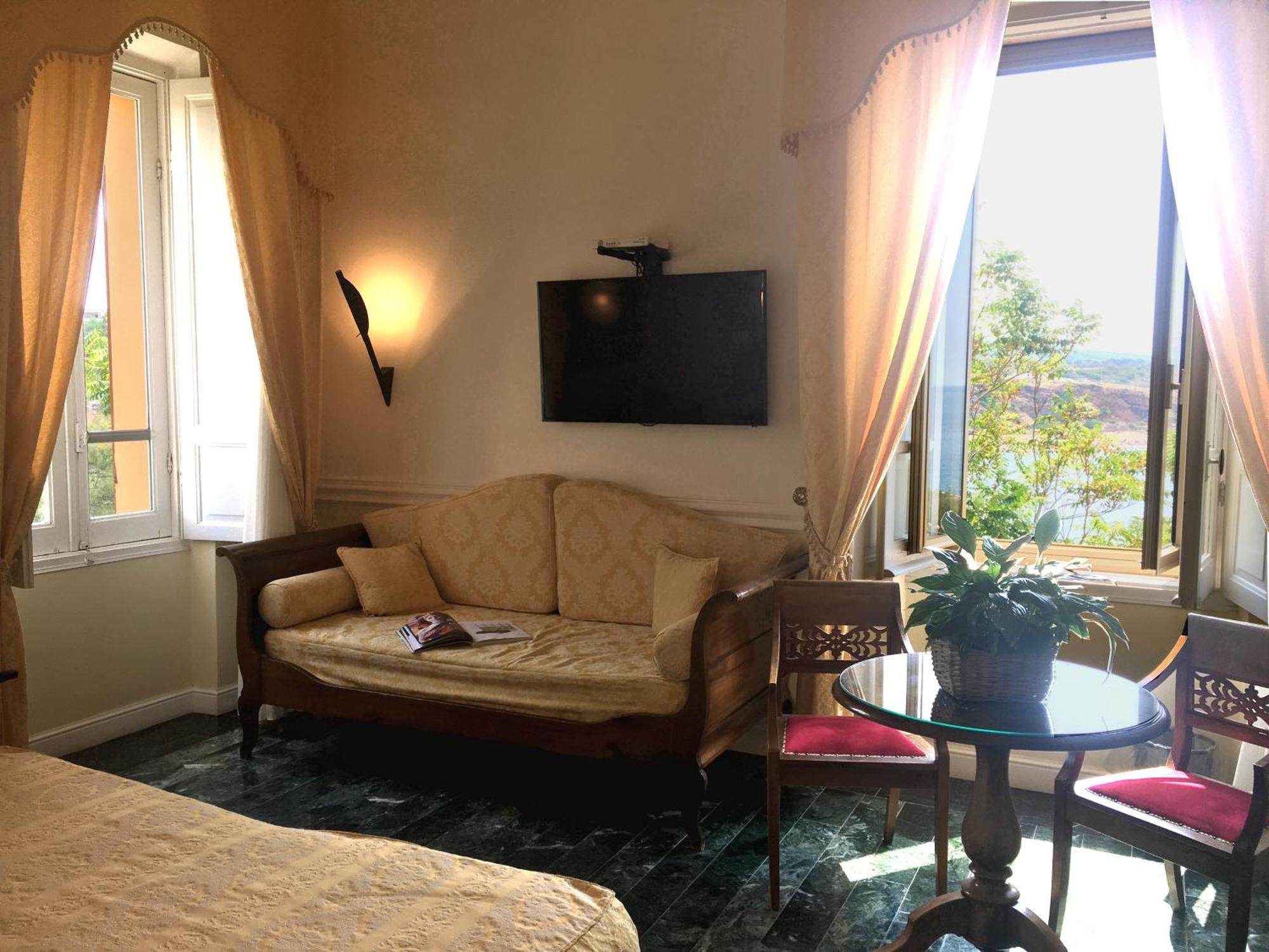 Shore View corner Double Room